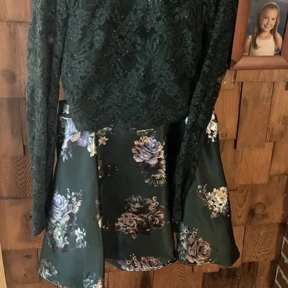 City Vibe Long-Sleeve Lace Top w/ Floral Print Skirt Two-Piece Dress Green Sz 13 - Picture 4 of 12